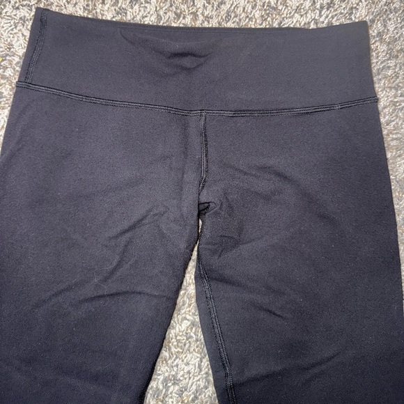 Lululemon Wunder Under Crop (Hi-Rise) *Full-On Luxtreme 21" size 8 - Picture 4 of 9